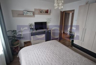 Apartament cu 3 camere decomandat, mobilat în Polonă - 2