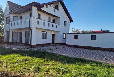 Casă cu 3 camere în Dumbrava Roșie