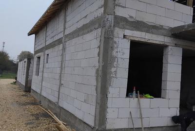 Casă cu 4 camere cu Teren 220 Mp în Lumina - 1