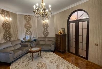 Apartament cu 5 camere semidecomandat, mobilat în Calea Călărașilor
