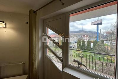 Casă cu 7 camere cu Teren 2760 Mp în Central - 3