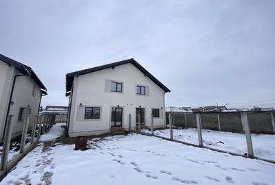 Duplex cu 4 camere cu Canalizare în Moșnița Veche - 2