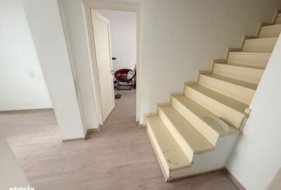 Casă cu 4 camere cu Canalizare în Central - 1