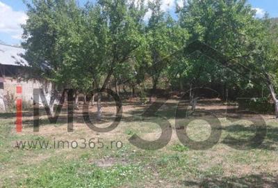 Casa veche si teren Izvorani - toate utilitatile - 2