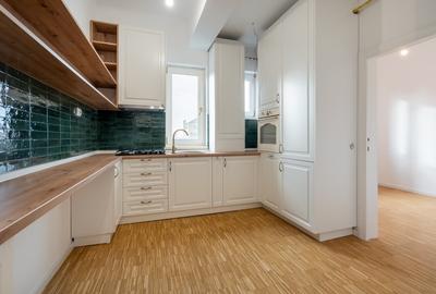 VAND APARTAMENT TREI CAMERE MAGNIFICE, SUPERB! APROAPE DE ORICE - 2
