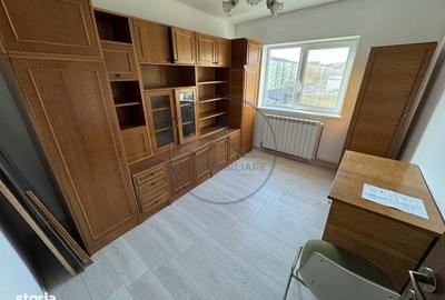 Apartament cu 3 camere decomandat, mobilat în Calea Moldovei