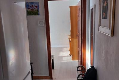 Apartament cu 3 camere semidecomandat în Micro 4 - 2