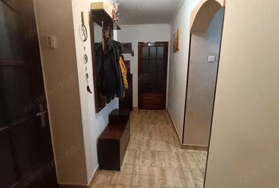 Apartament cu 3 camere decomandat în Sinaia - 1