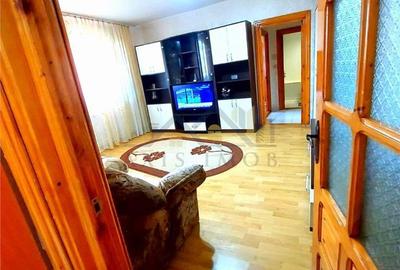 Apartament cu 3 camere semidecomandat în Micro 3 - 5