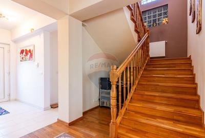 Casă cu 5 camere cu Garaj în Copăceni - 11