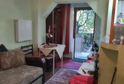 Garsoniera cu balcon la parter zona Gojdu - 1