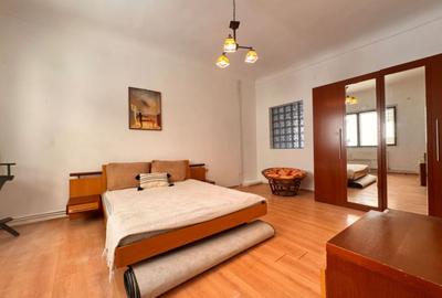Apartament cu 3 camere semidecomandat în Central - 1