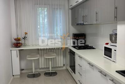 Apartament cu 4 camere semidecomandat, mobilat în Apusului