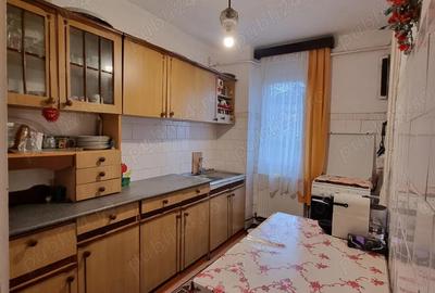 Apartament cu 3 camere semidecomandat în Govândari