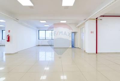 Spațiu comercial, de 1,000 mp, în Calea București - 9