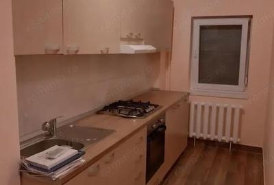 Garsonieră decomandată în Eroii Revoluției