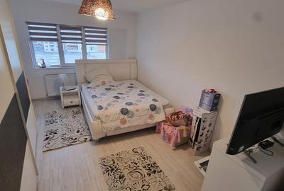 Apartament cu 3 camere decomandat în Mărăști