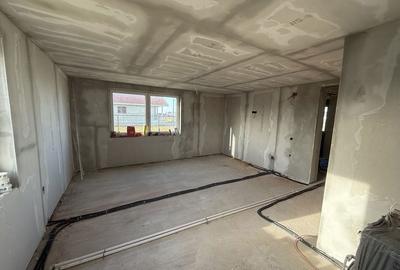 Casă cu 4 camere în Central - 2