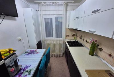 Apartament cu 3 camere semidecomandat în Podu Roș - 10