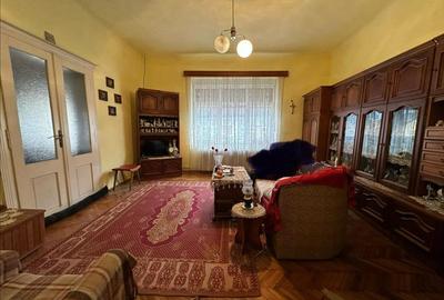 Casă individuală cu 7 camere cu Teren 900 Mp în Est - 4