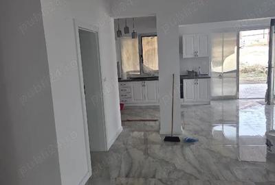 Casă cu 7 camere cu Teren 699 Mp în Central - 2