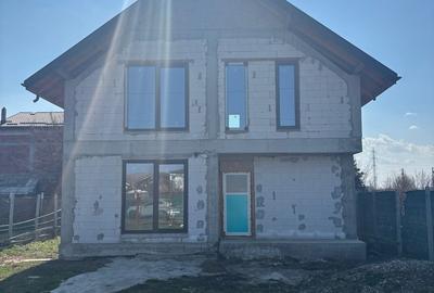 Casă cu 3 camere cu Teren 500 Mp în Roșu - 2