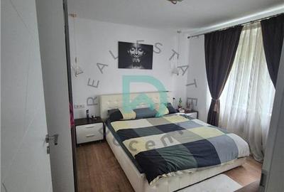 Apartament cu 3 camere semidecomandat, mobilat în Tractorul - 3