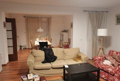 Casă cu 4 camere în Central - 2