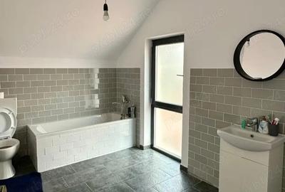 Apartament cu 2 camere decomandat în Roman - 2