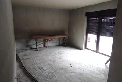 Casă cu 4 camere în Central - 2