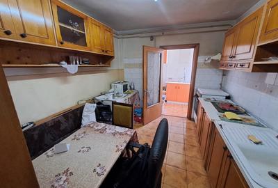 GARA  SCOALA BARSANESCU 3 CAMERE DECOMANDAT 75 MP BLOC 1980  COD 158670 - 7