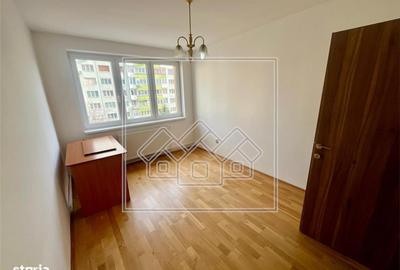 Apartament cu 3 camere decomandat în Cristian - 10