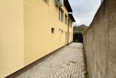 Casă cu 5 camere cu Teren 1310 Mp în Central - 1