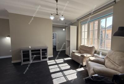 Apartament cu 3 camere decomandat în Central - 1