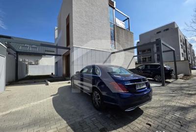 Casă cu 7 camere cu Teren 500 Mp în Central