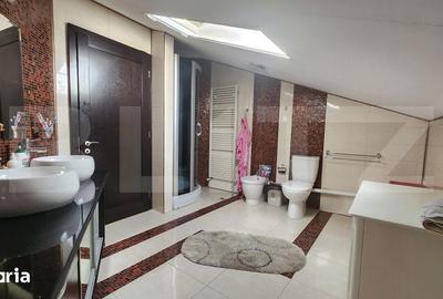 Casă cu 7 camere cu Teren 292 Mp în Central - 8