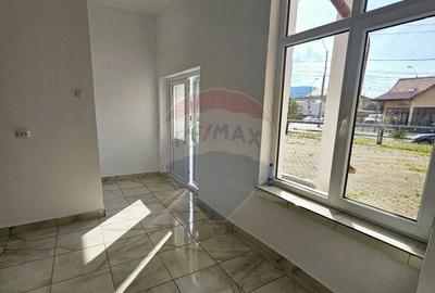 Spa?iu comercial de 40mp de inchiriat in zona 1 Mai - 13