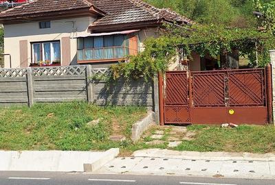 Casă cu 3 camere cu Teren 900 Mp în Hunedoara - 1