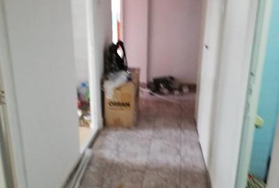 Apartament cu 3 camere decomandat în Far