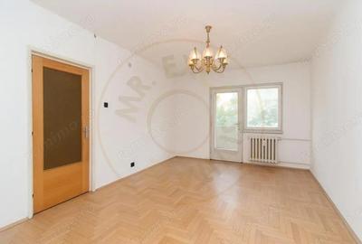 Apartament 3 camere, Craiovei Etaj 1, bloc 1993