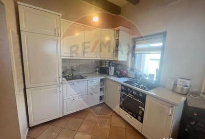 Casă cu 4 camere cu Teren 328 Mp în Golești - 15