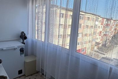 Apartament cu 3 camere decomandat în Cetate