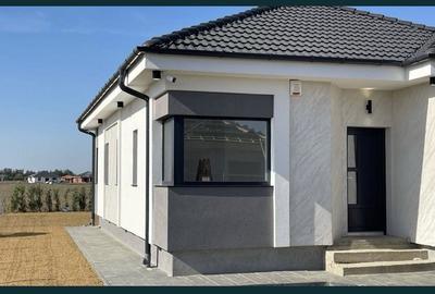 Casă individuală cu 4 camere cu Teren 300 Mp în Mărtinești - 1
