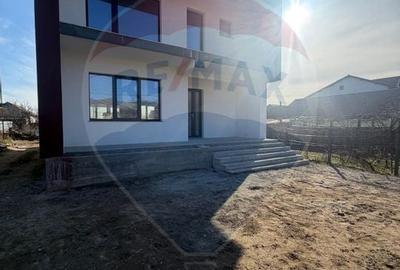 Casă cu 5 camere cu Teren 510 Mp în Brestei - 2