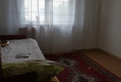 APARTAMENT DECOMANDAT 3 CAMERE - 3