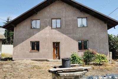 Casă cu 4 camere cu Teren 1300 Mp în Târgu Trotuș - 6
