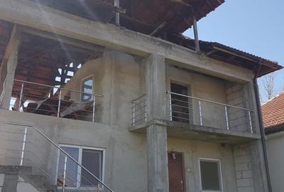 Casă cu 4 camere în Noua - 1