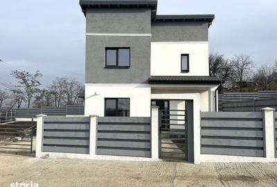 Casă cu 4 camere cu Teren 440 Mp în Tomești - 1