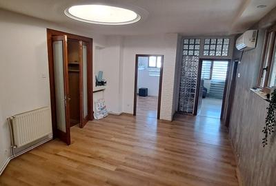 Apartament cu 4 camere decomandat în Calea Călărașilor
