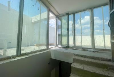 Duplex cu 4 camere cu Canalizare în Sud